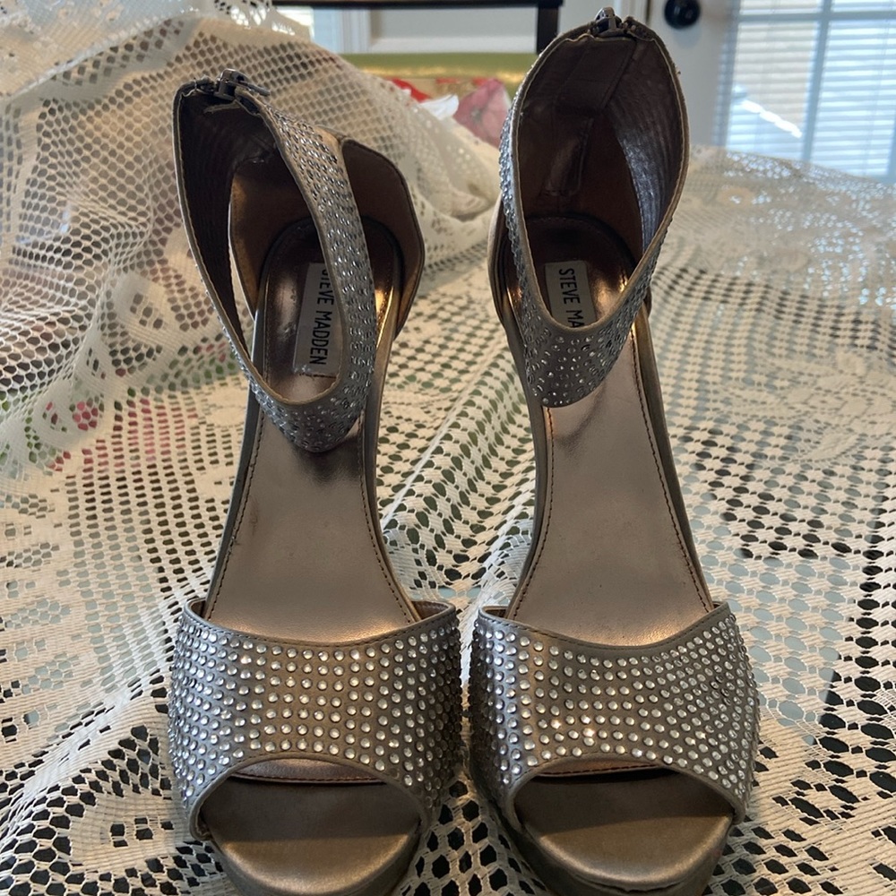 Steve Madden Silver Rhinestone Size 11 Heels